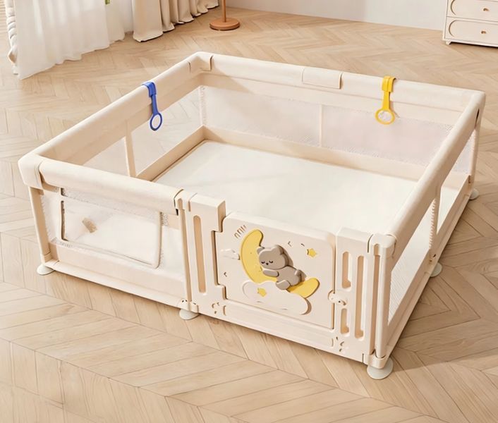 Детский манеж Terrio Moon Bear M 120х180 см с пластиковой дверью, двумя ручками и 60 разноцветными мячами TQ-331KM фото