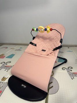 Детский шезлонг (кресло-качалка) розовый + дуга с игрушками в подарок TH-102P фото